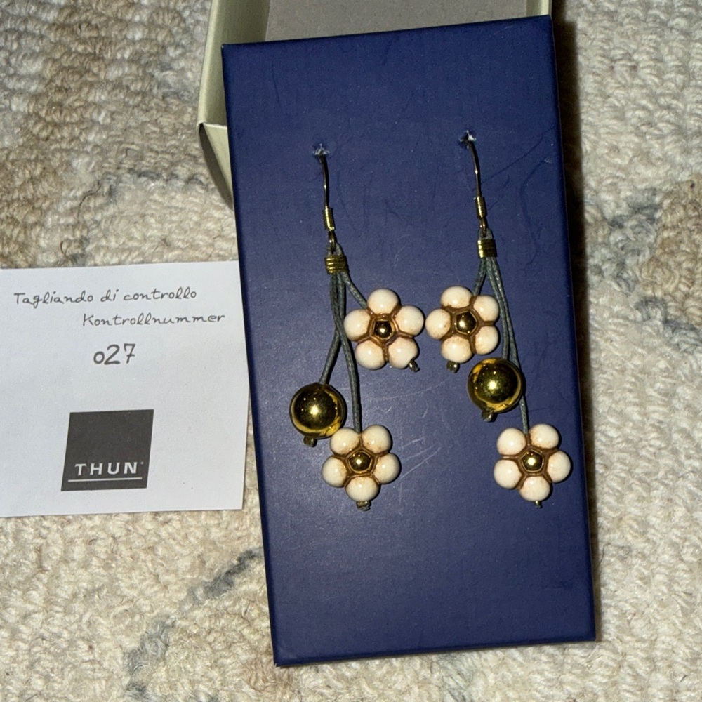 Thun Gold and Cream Flower Earrings